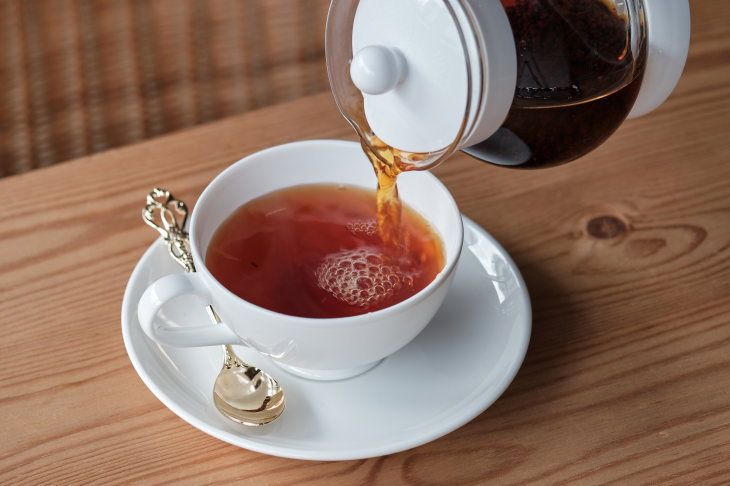 「２」茶葉をティーポットに残す方法１