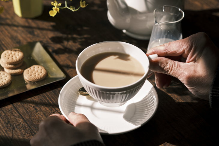 カフェでミルクティーを提供する３つの方法